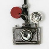 Cordão em couro máquina fotográfica retrô prata