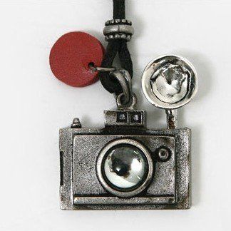 Cordão em couro máquina fotográfica retrô prata